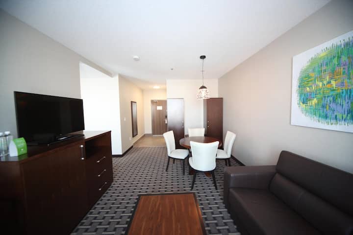 Wyndham Yeg | Junior Suite King | Prairie Calm - 勒杜克