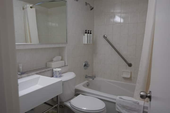 Wyndham At The Falls | Premium 2 Queen | Falls - Niagara Falls