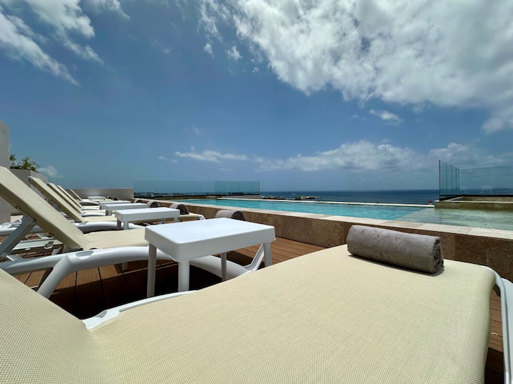 Modern Playa Stay: 4 Suites W/ Rooftop Pool Access - Cozumel