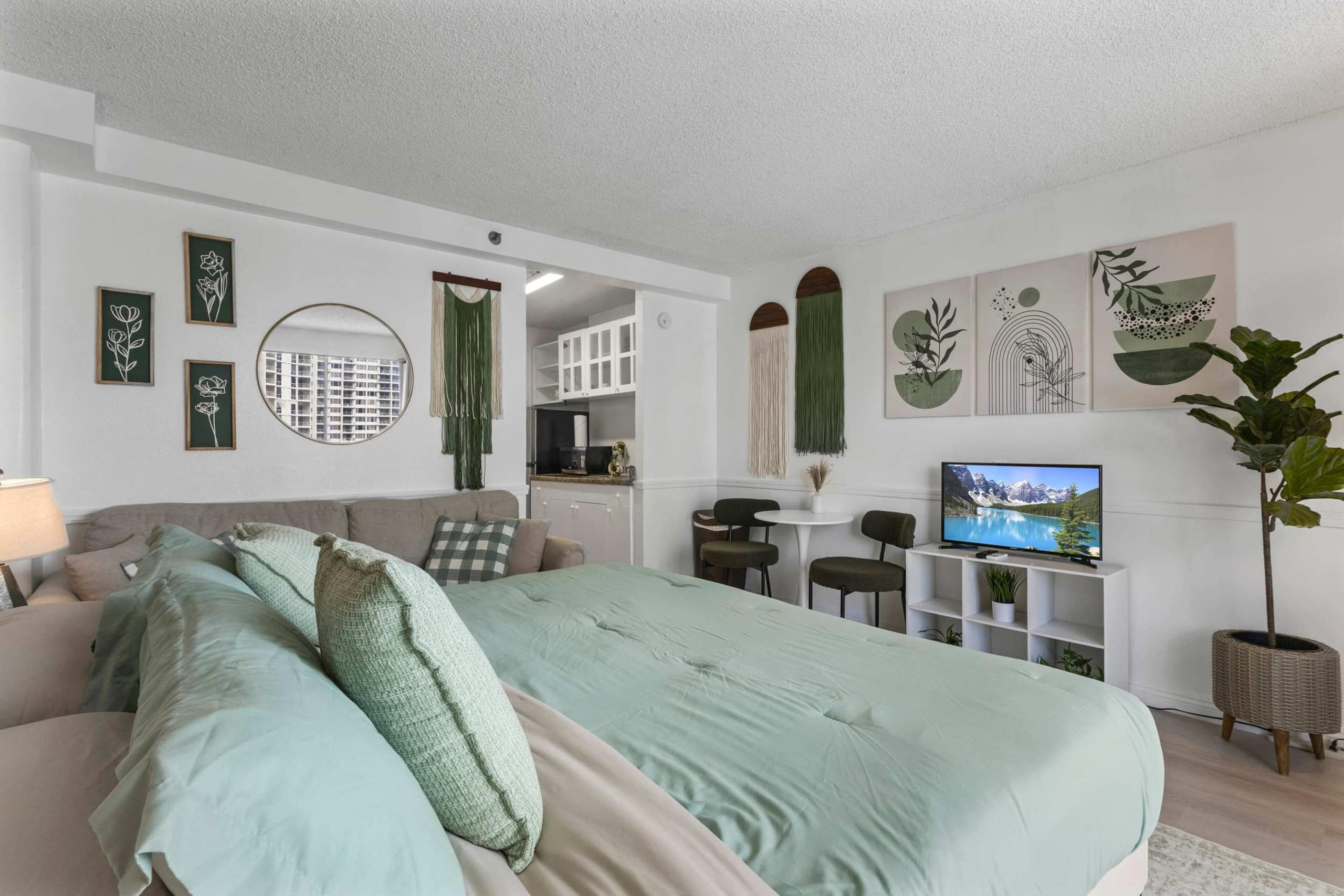 Memory Foam King Bed • Snorkels • Walk to Beach - Image 11