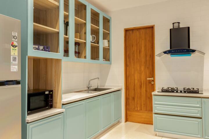 Full kitchen image 2