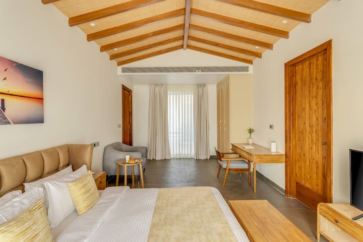 Bedroom 1 image 2