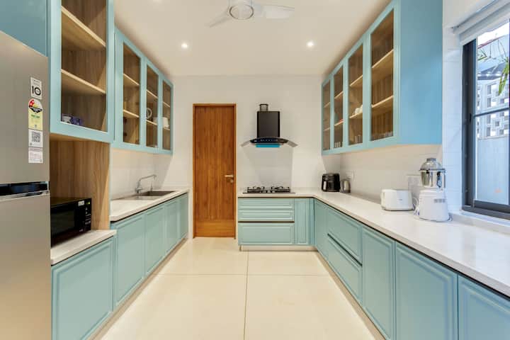 Full kitchen image 1