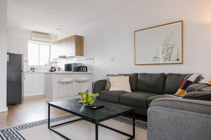 2br Gem Apartment Near Henley Beach South - Adélaïde