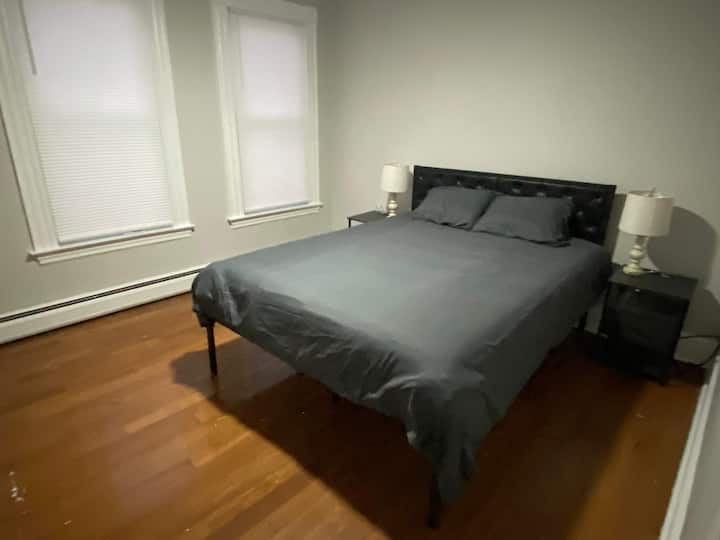 3 Br Apartment Near Wesleyan 202 - Middletown, CT