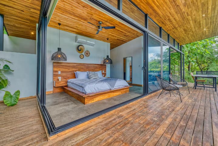 Spacious Treehouse Hideaway · Near Tamarindo Beach