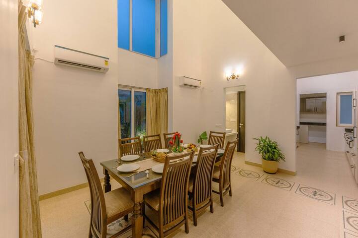 Dining area image 1