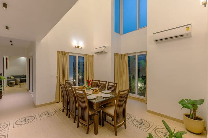 Dining area image 2