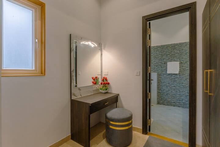 Bedroom 1 image 5