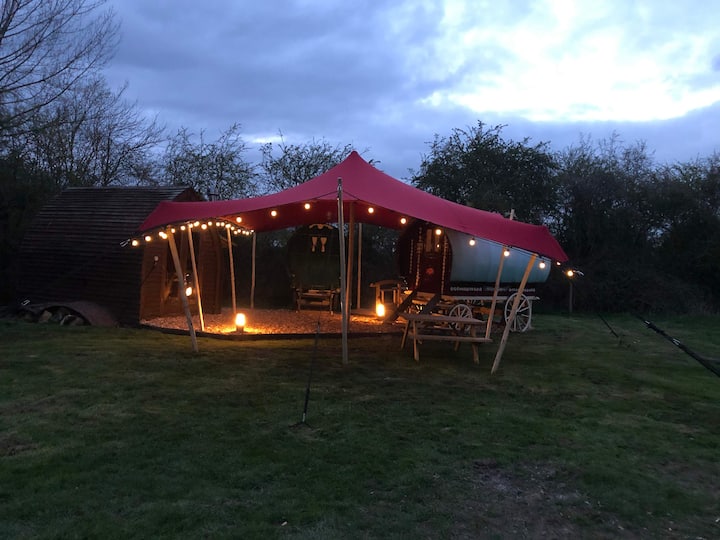 Barn Owl Camp Family Glamping With Hottub - Lechlade