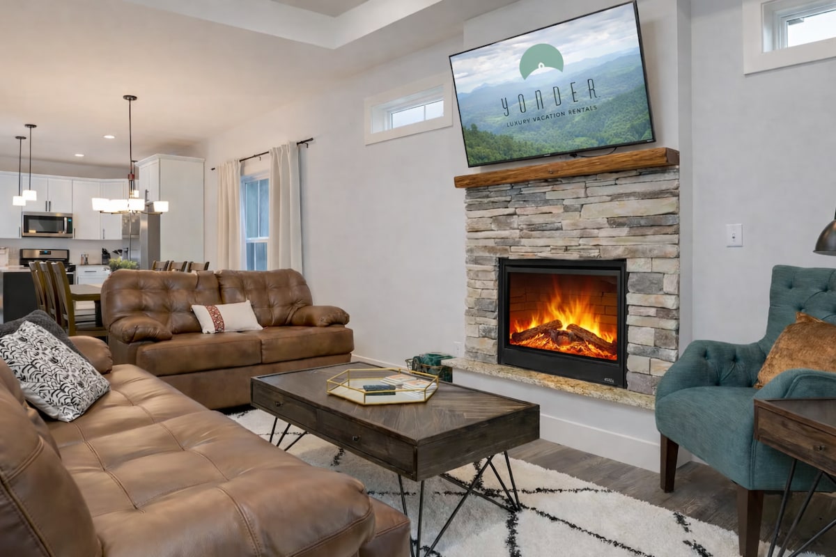 Blue Ridge Retreat Near Asheville + Biltmore - Houses for Rent in ...