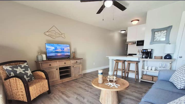 Waterfront 1-bedroom Condo In Panama City - Panama City, FL