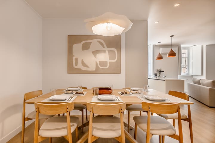 A1 + A2 NOVO | 2 Apts | Renovados no Centro | BICA gallery image 5