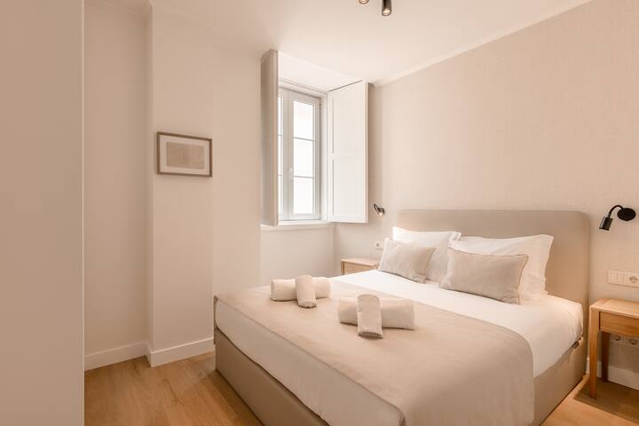 A1 + A2 NOVO | 2 Apts | Renovados no Centro | BICA gallery image 3