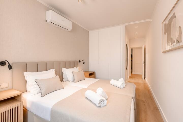 A1 + A2 NOVO | 2 Apts | Renovados no Centro | BICA gallery image 2