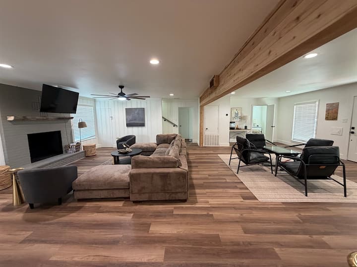 Pecan Grove | Spacious South Abilene Stay - Abilene, TX