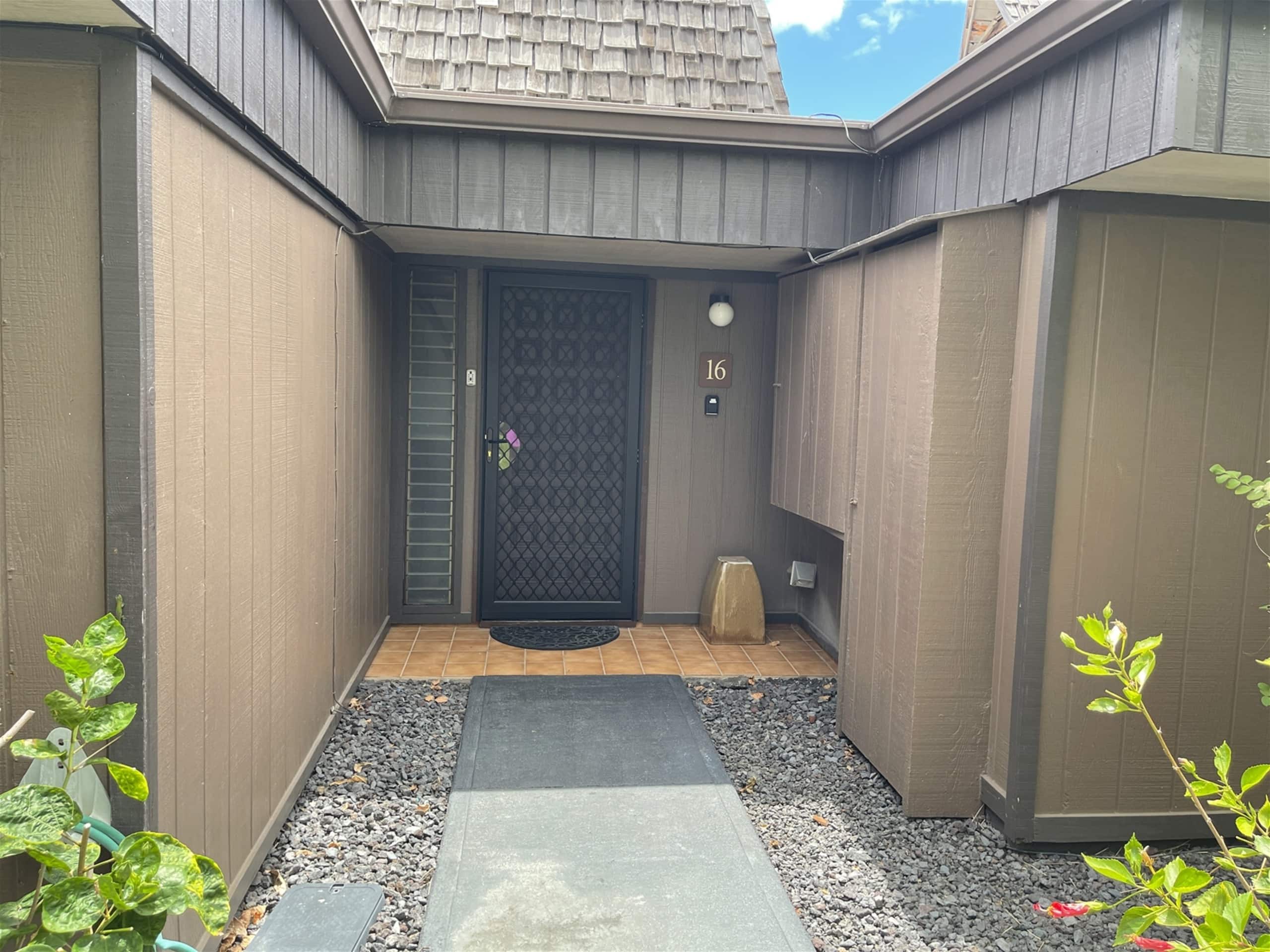 16 2 bed/2 bath Two Story Condo with Stunning Oce - Photo 32