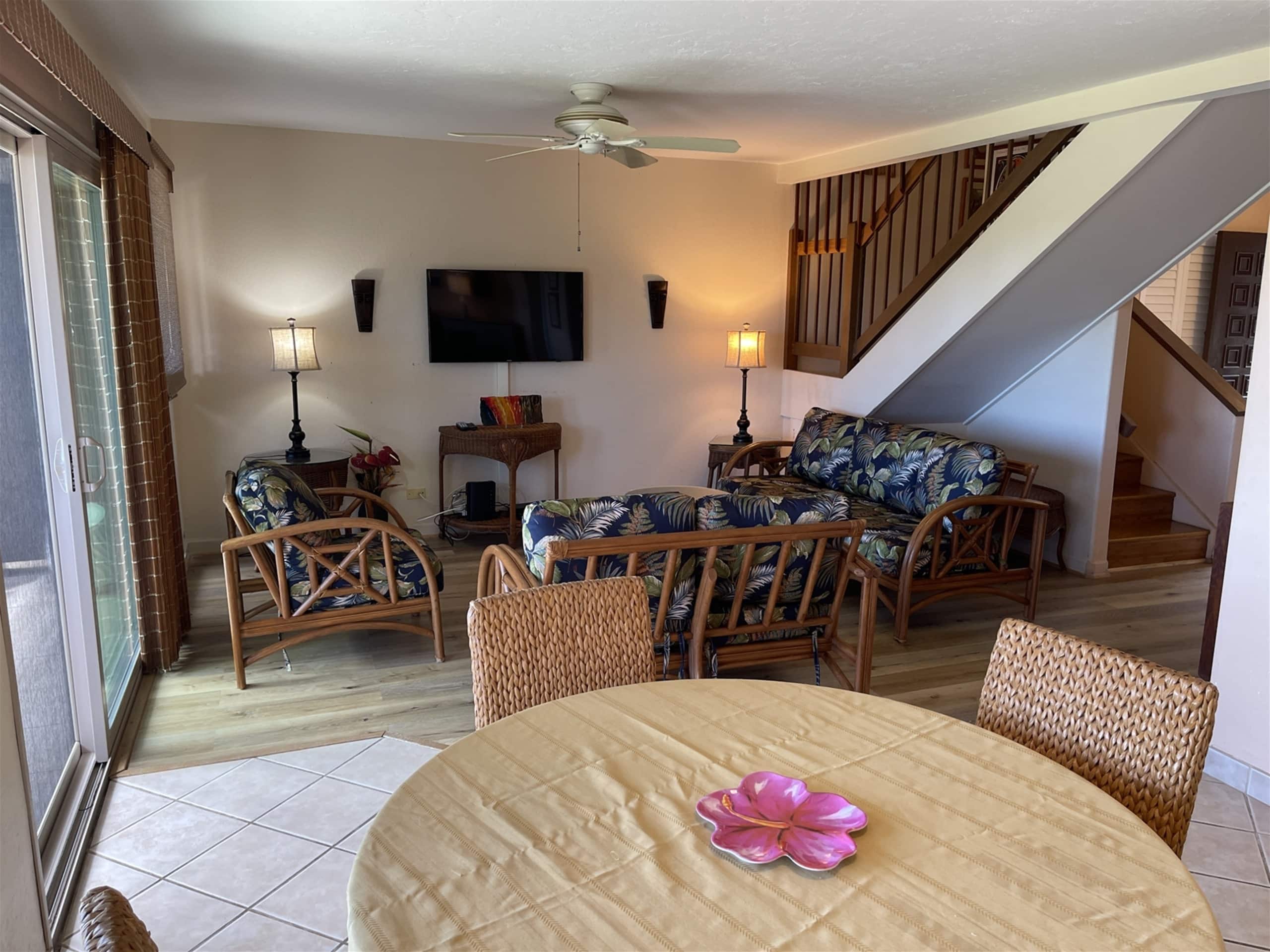 16 2 bed/2 bath Two Story Condo with Stunning Oce - Photo 4