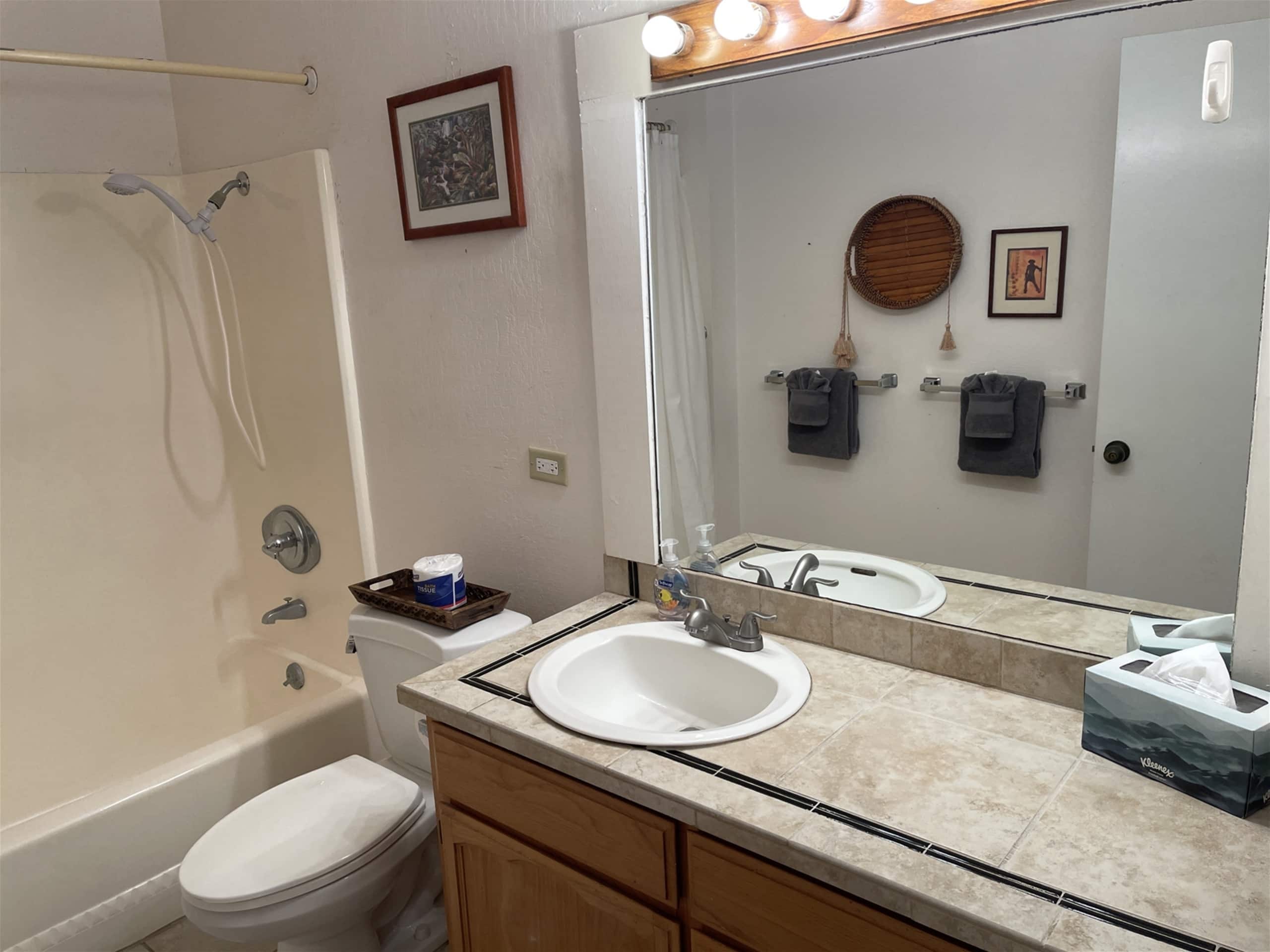 16 2 bed/2 bath Two Story Condo with Stunning Oce - Photo 11