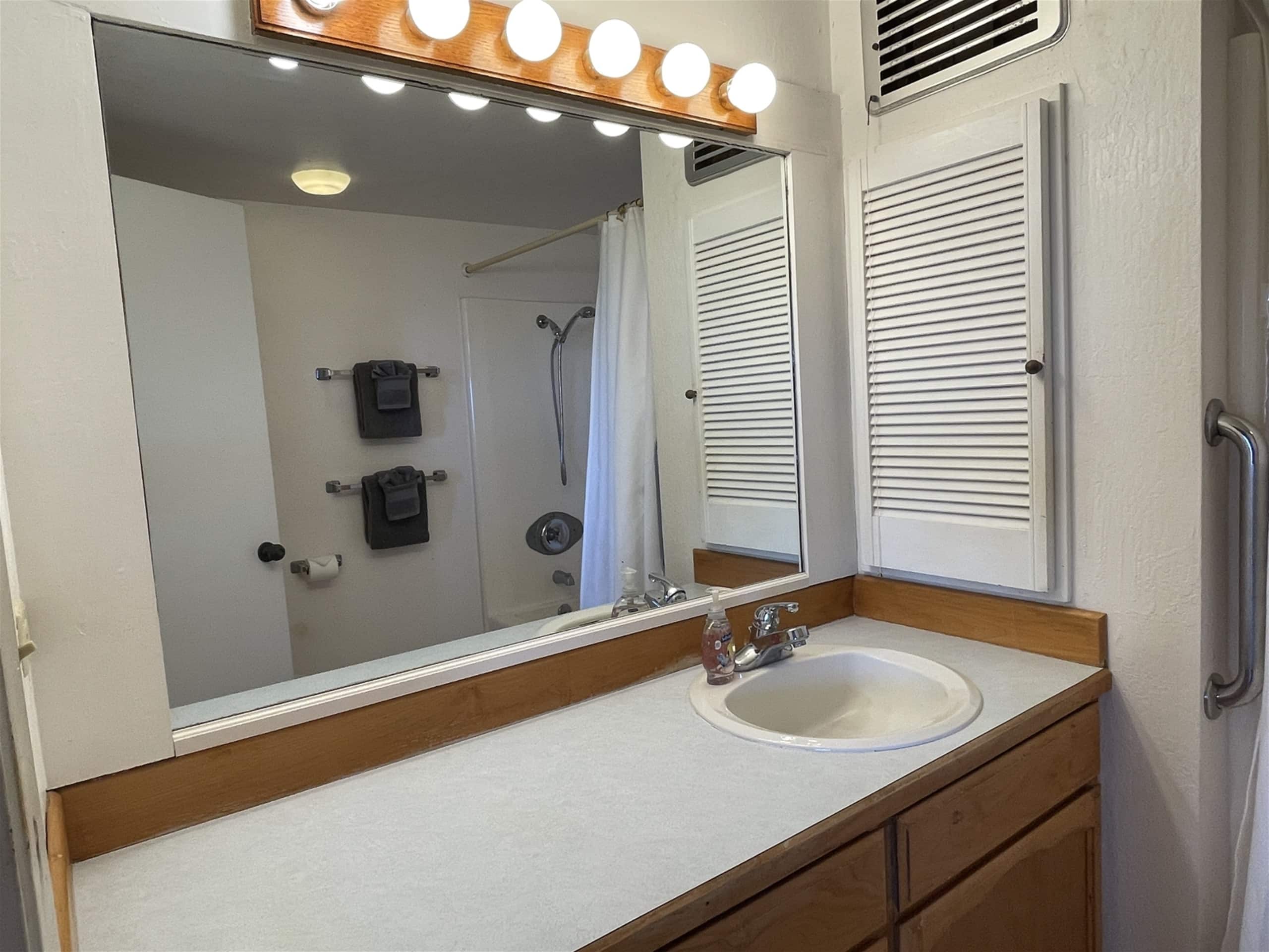 16 2 bed/2 bath Two Story Condo with Stunning Oce - Photo 12