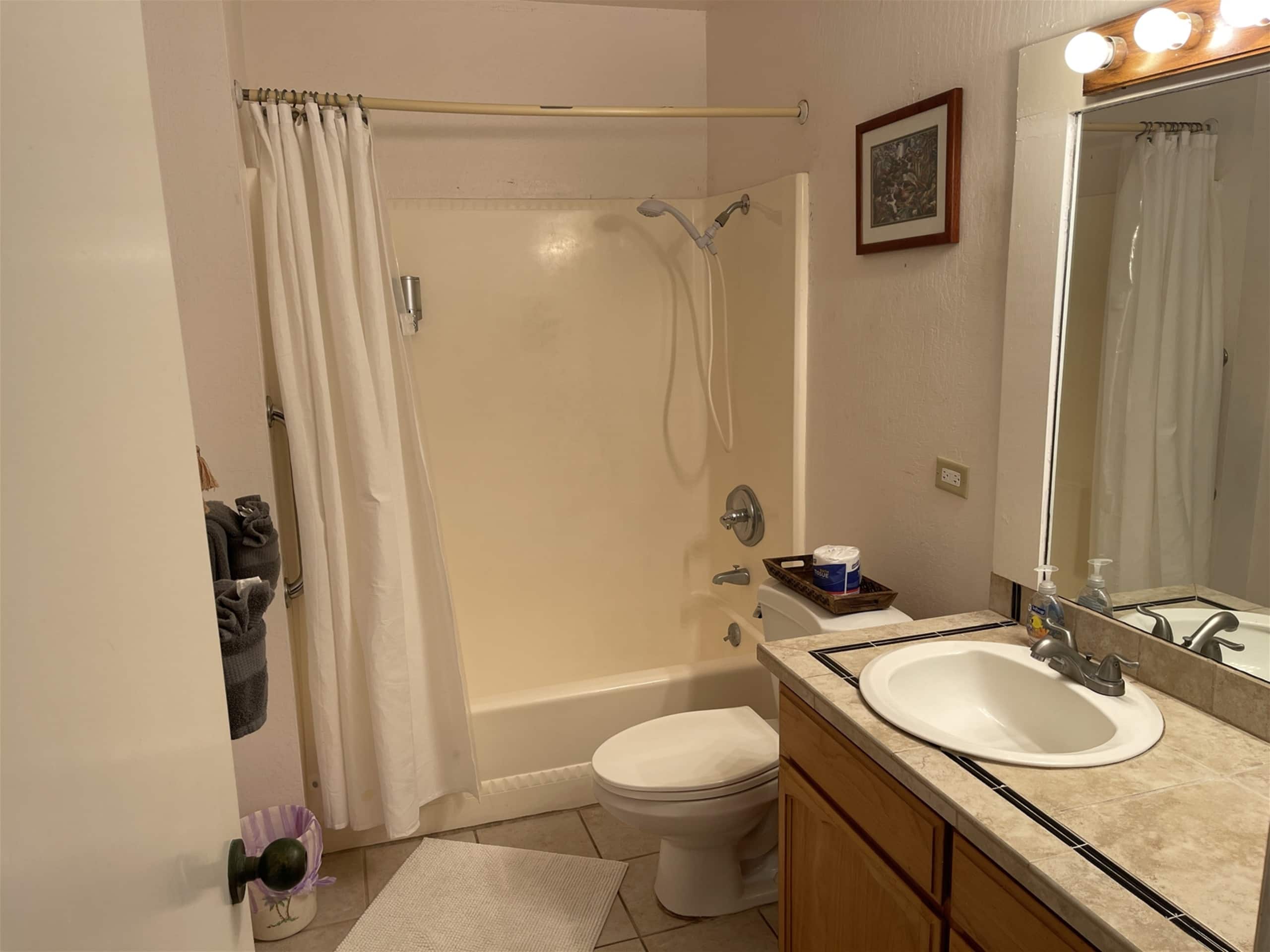 16 2 bed/2 bath Two Story Condo with Stunning Oce - Photo 10