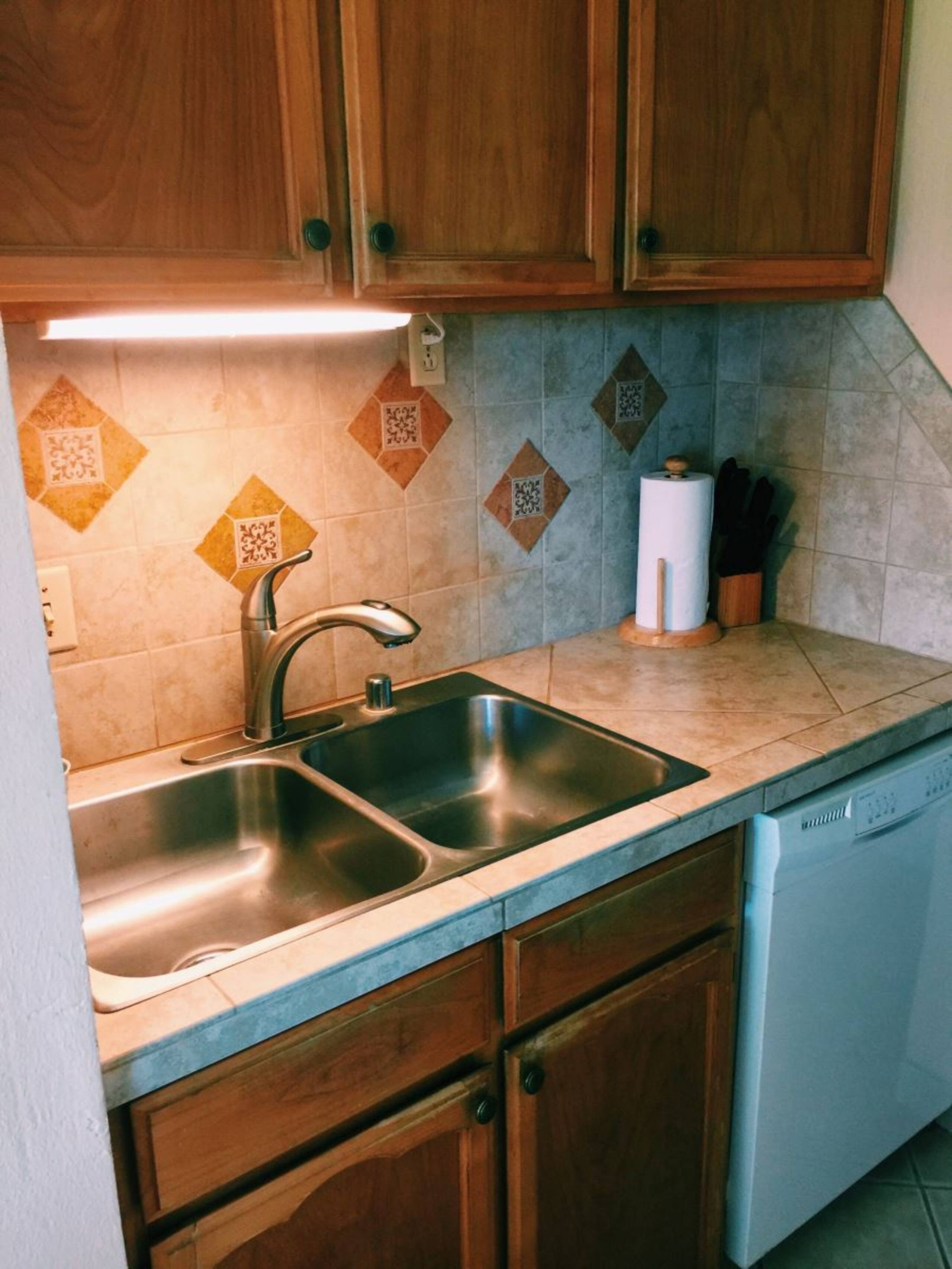 16 2 bed/2 bath Two Story Condo with Stunning Oce - Photo 14