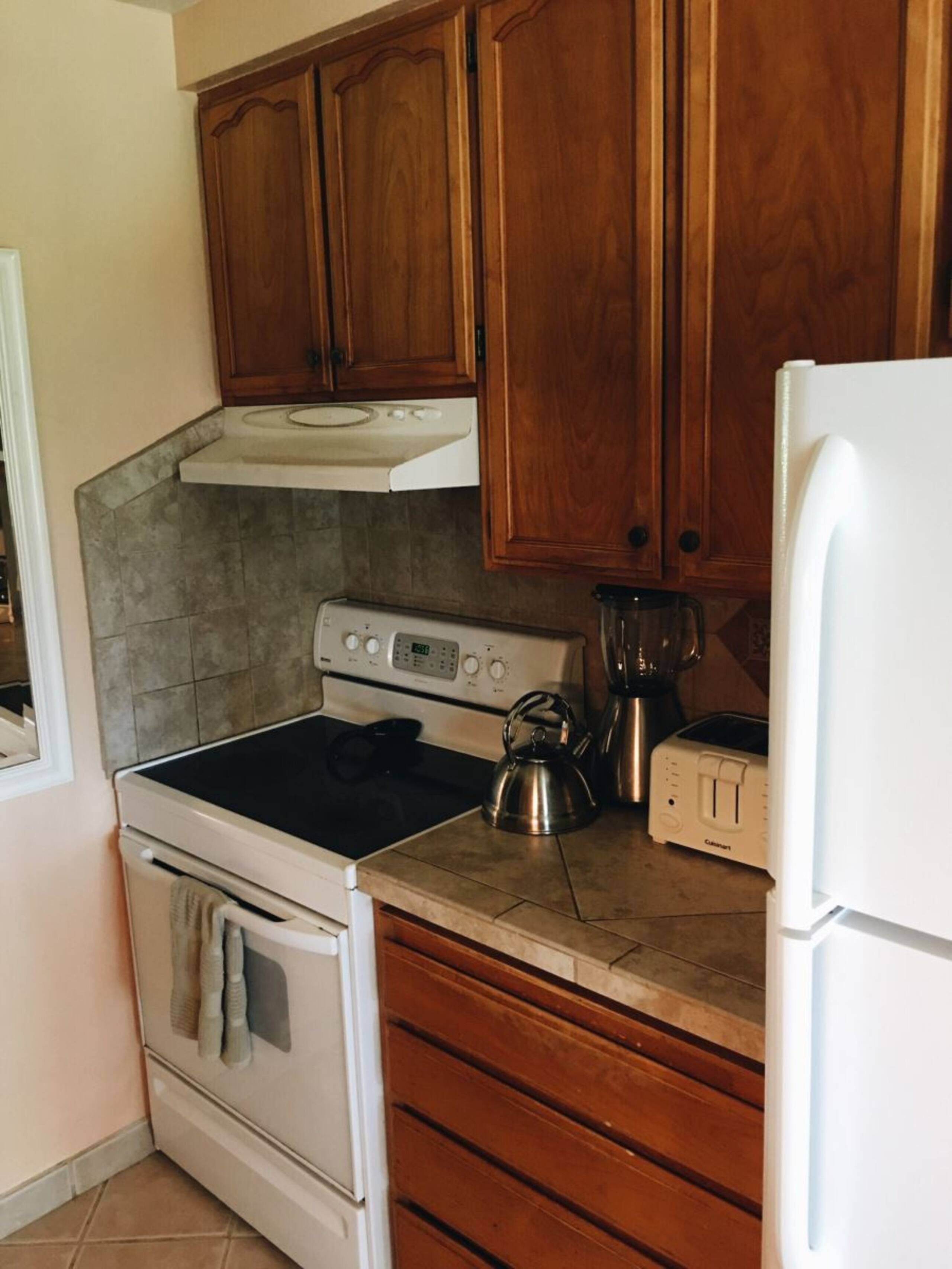 16 2 bed/2 bath Two Story Condo with Stunning Oce - Photo 15