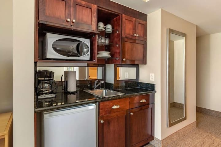 Virginia Beach Room With Stunning Ocean View - Virginia Beach, VA