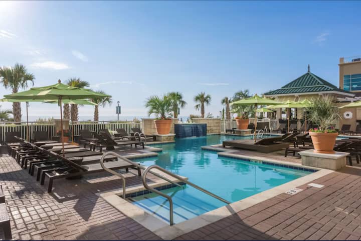 Relax In 3 Oceanfront Units By The Beach - Virginia Beach, VA
