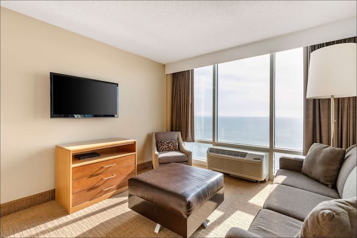 3 Oceanfront Units | Steps To Beach Boardwalk - Virginia Beach, VA