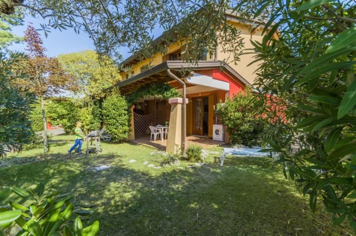 Maison Mitoyenne Avec Aire De Jeux Pour Enfants - Bibione