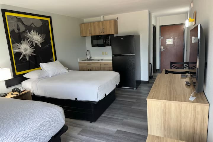 2 Double Kitchenette | Super 8 | Free Parking - Alexandria, LA