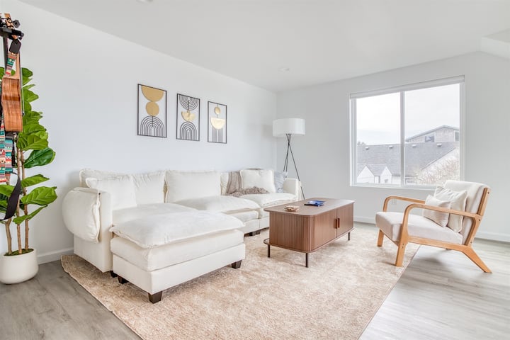High Tide Oceanview Retreat – 2br/1ba Dog Friendly - Lincoln City, OR