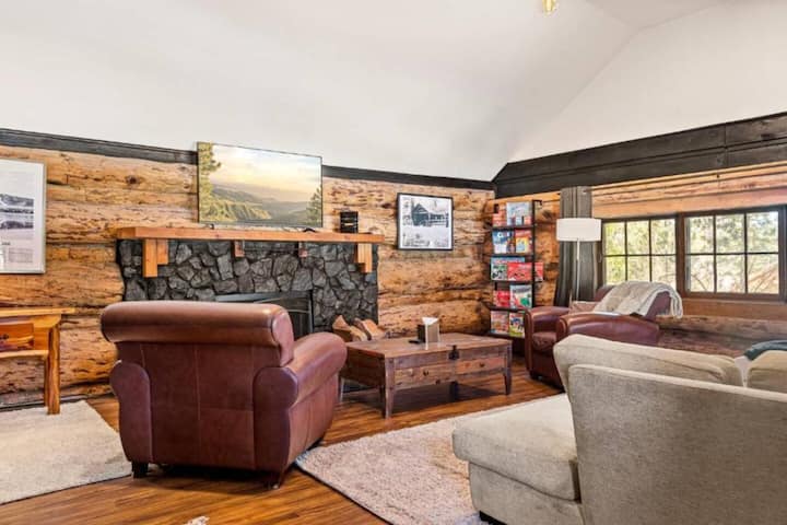 The Hideaway Big Bear
3 Cabins
Hot Tub+fire Pits - Big Bear Lake, CA