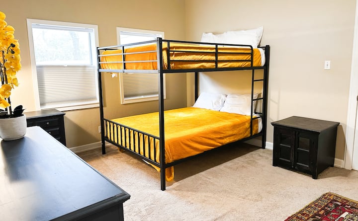 Second Bedroom 2 Queen beds (bunks)