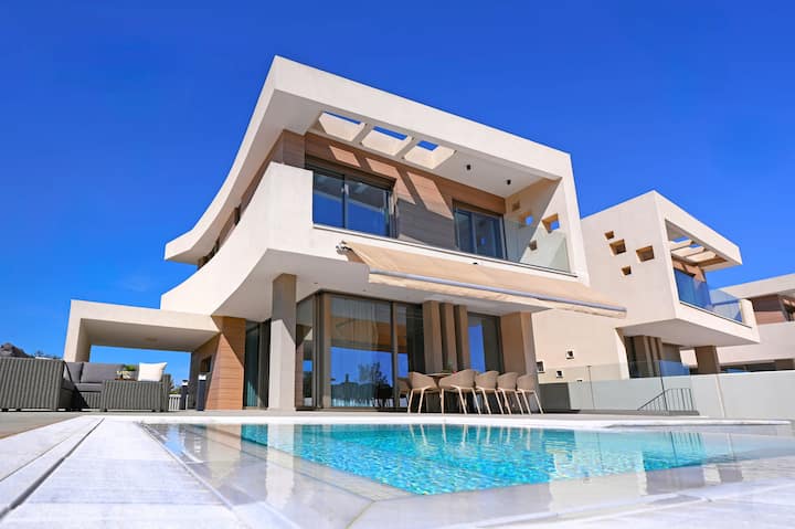 Suncity Spirit Luxury Beachfront Villa - Kıbrıs