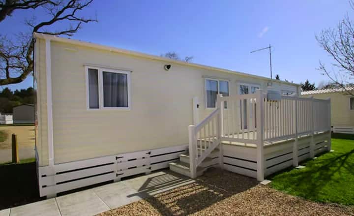 4. Supreme Od 2 Caravan With Decking - ボーンマス