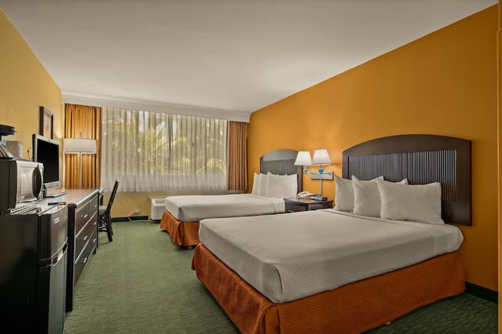 Airport Honolulu Hotel | 2 Double | Pets Welcome - O‘ahu, HI