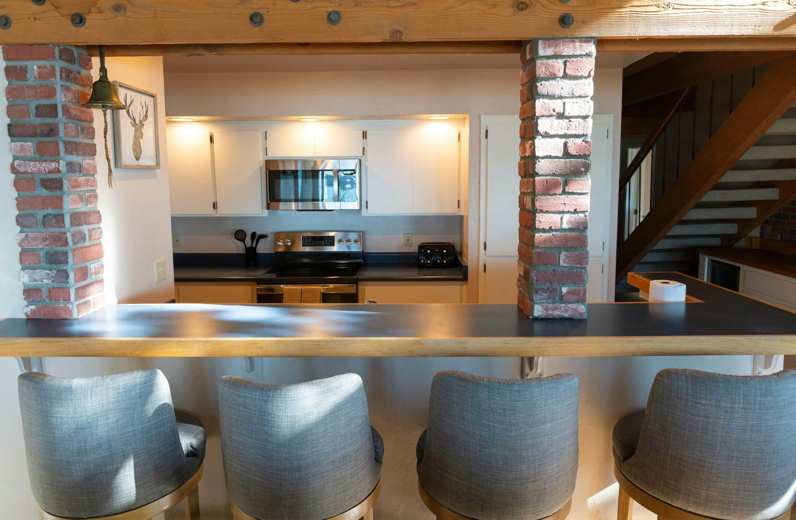 Lakefront Townhouse, Private Hot Tub, 270 Views - Photo 8