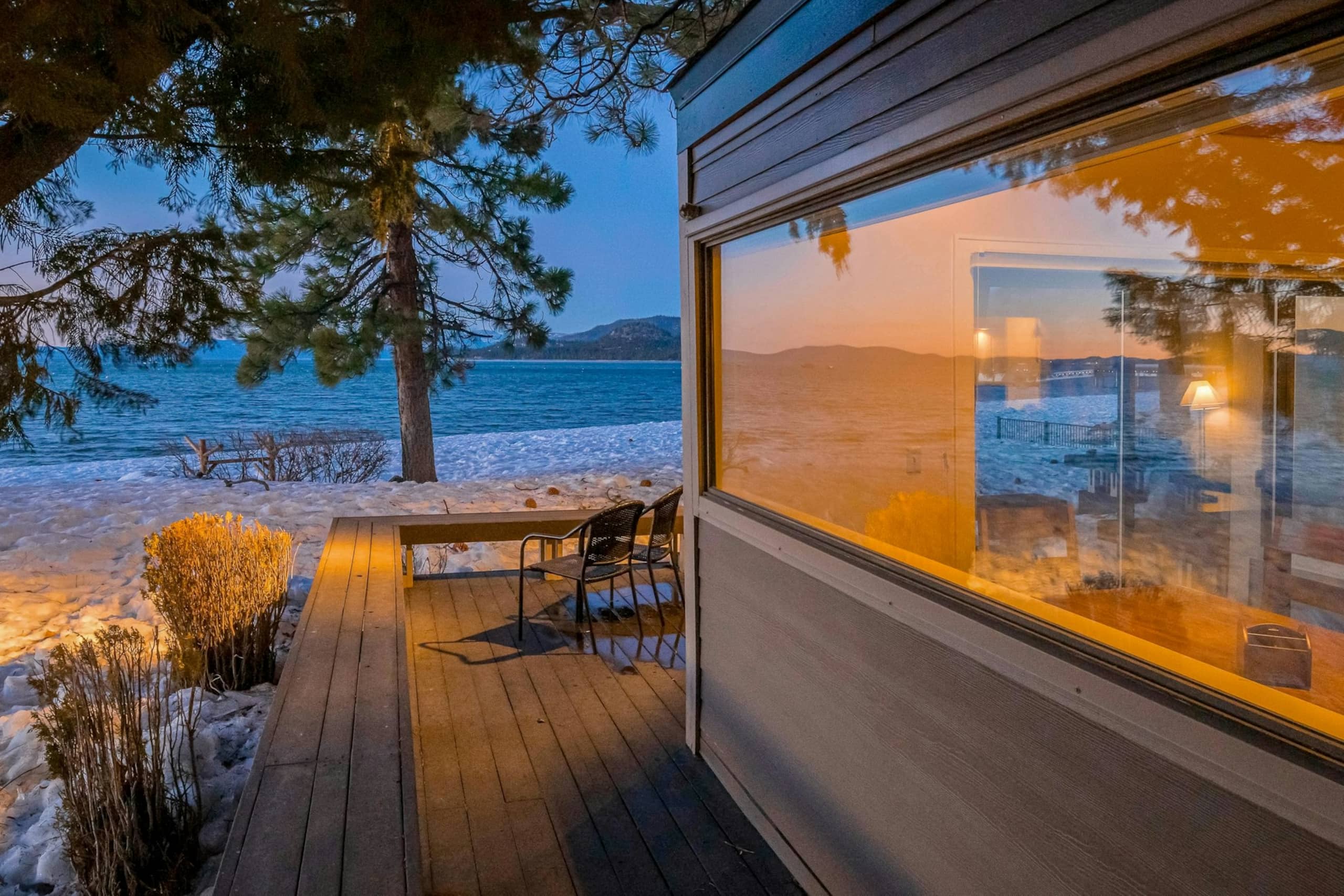 Lakefront Townhouse, Private Hot Tub, 270 Views - Photo 3