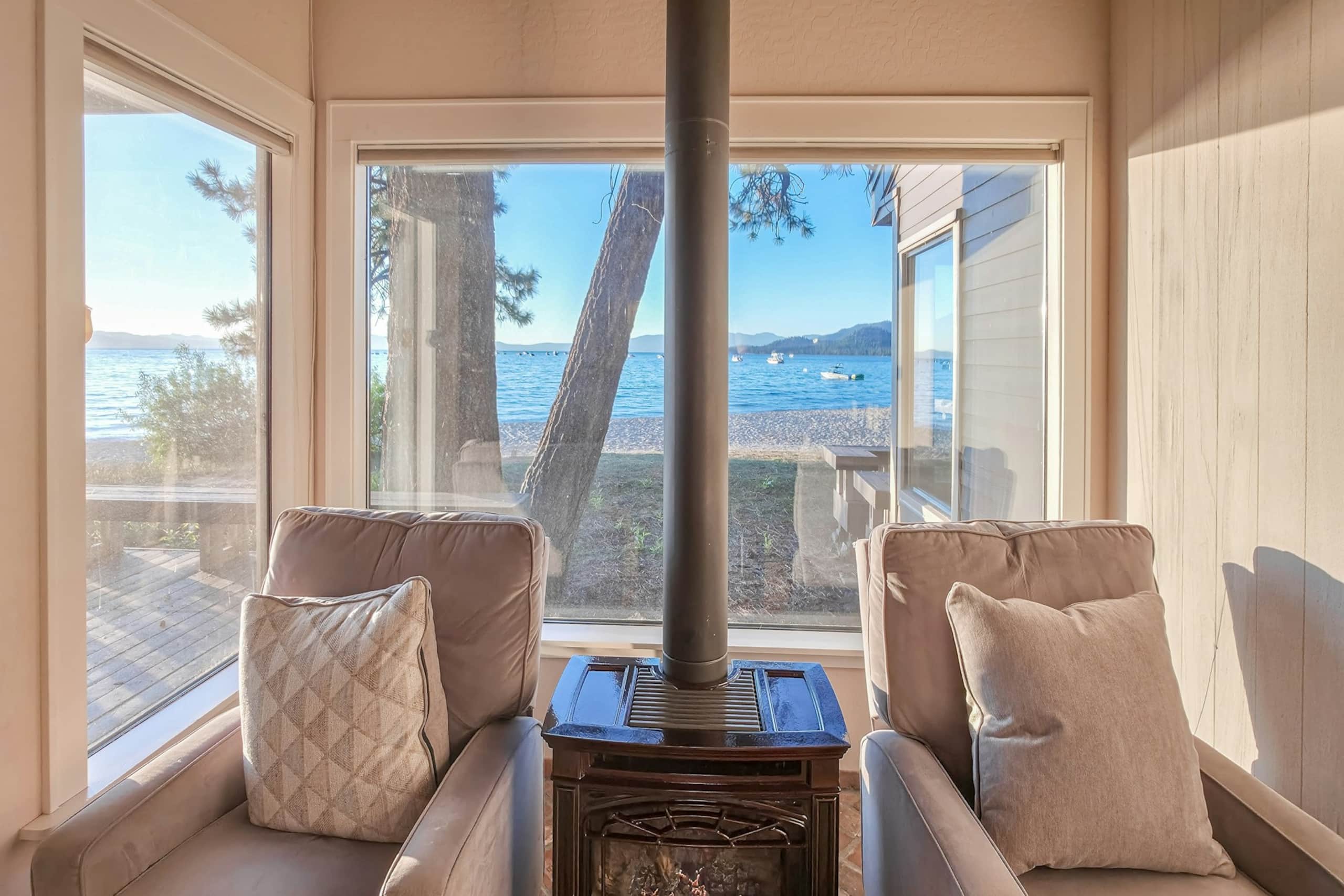 Lakefront Townhouse, Private Hot Tub, 270 Views - Photo 7