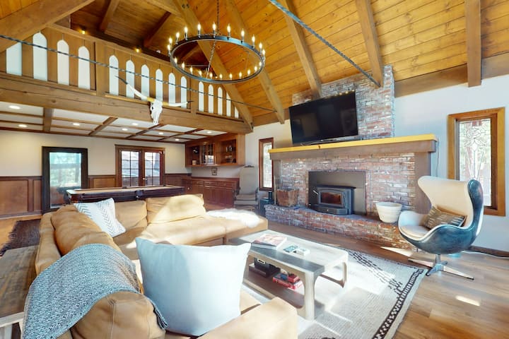 3BR Home with private hot tub, pool table, & WiFi - Houses for Rent in ...