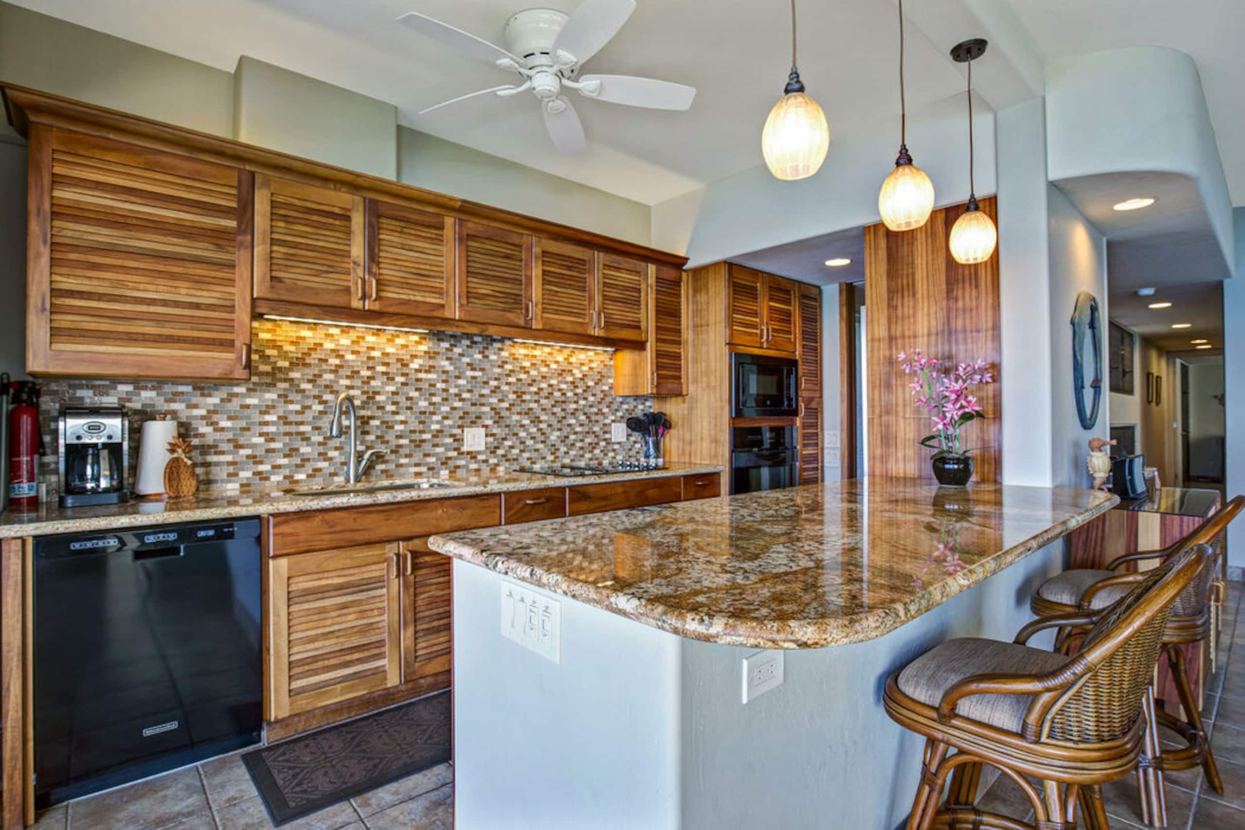 Condo in Kailua-Kona · ★4.67 · 2 bedrooms · 2 beds · 2 baths - Image 2