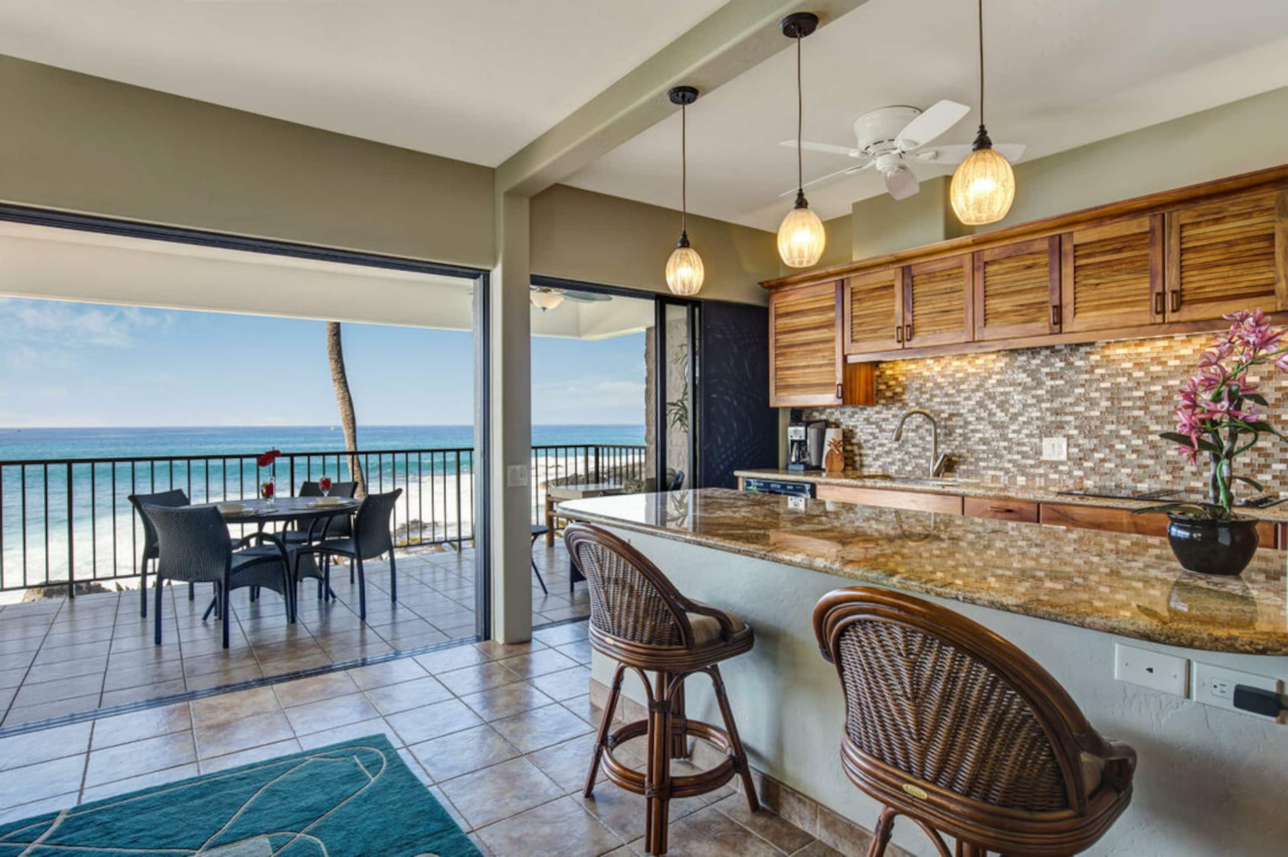 Condo in Kailua-Kona · ★4.67 · 2 bedrooms · 2 beds · 2 baths - Image 3