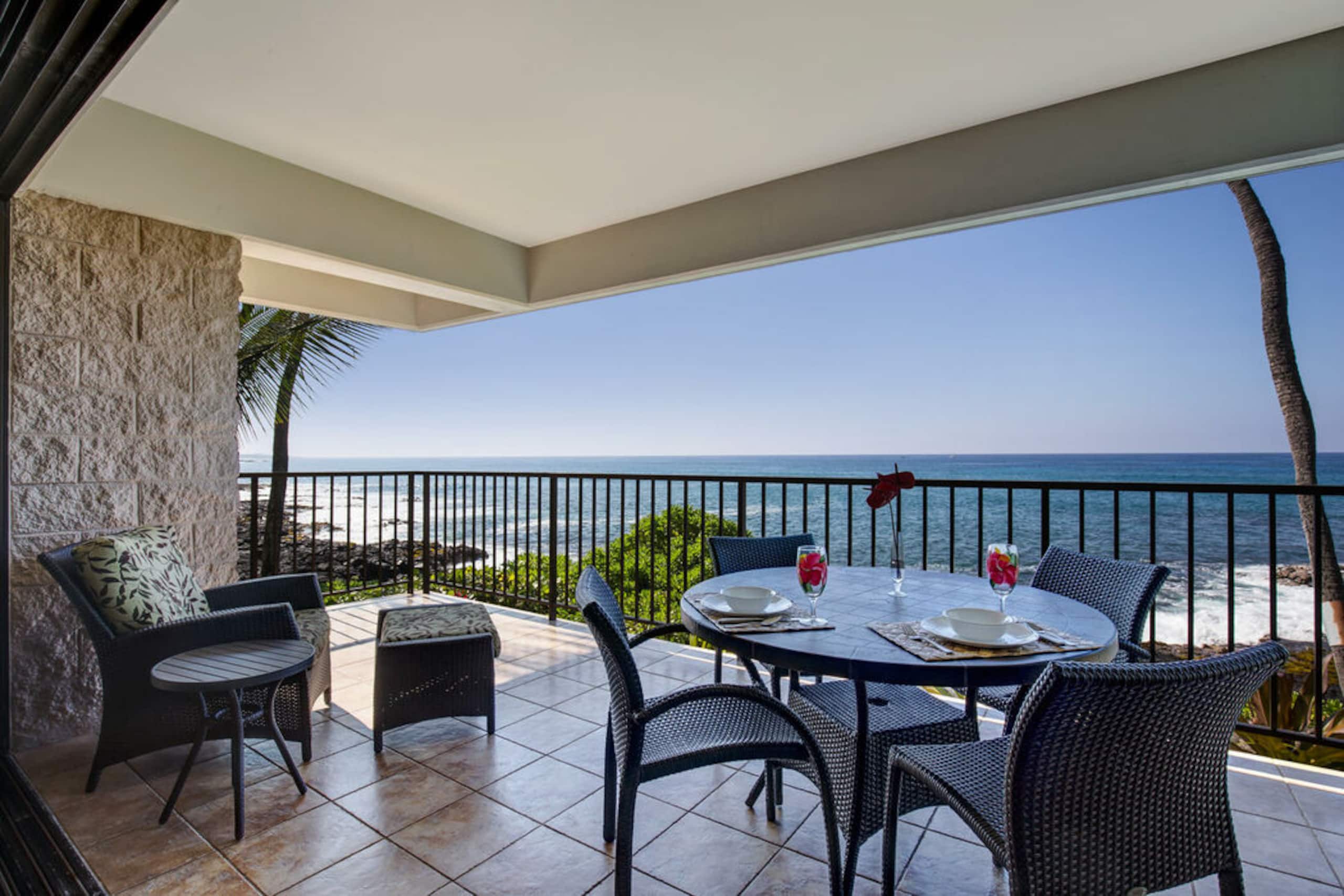 Condo in Kailua-Kona · ★4.67 · 2 bedrooms · 2 beds · 2 baths - Image 14