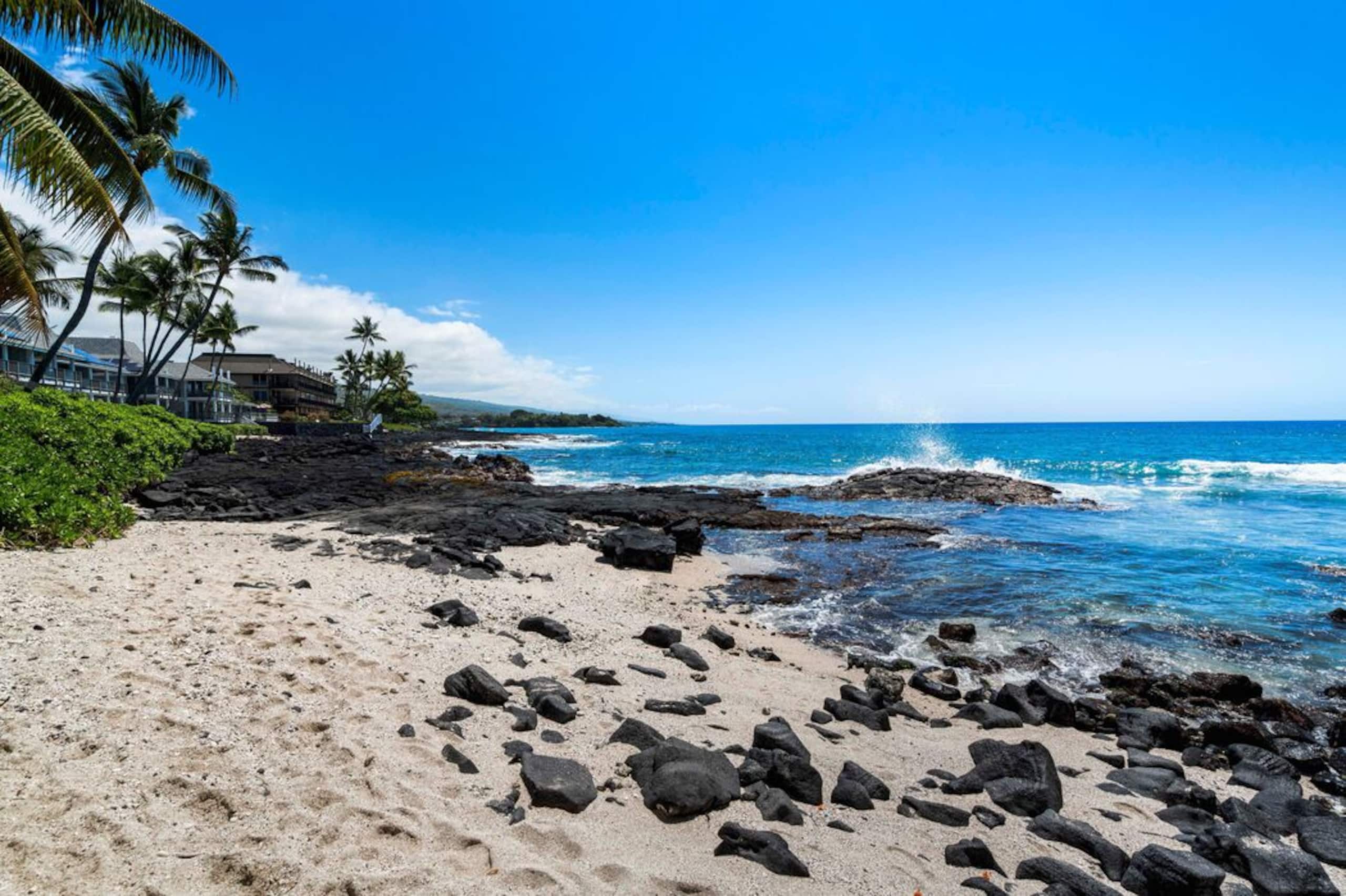 Condo in Kailua-Kona · ★4.67 · 2 bedrooms · 2 beds · 2 baths - Image 21