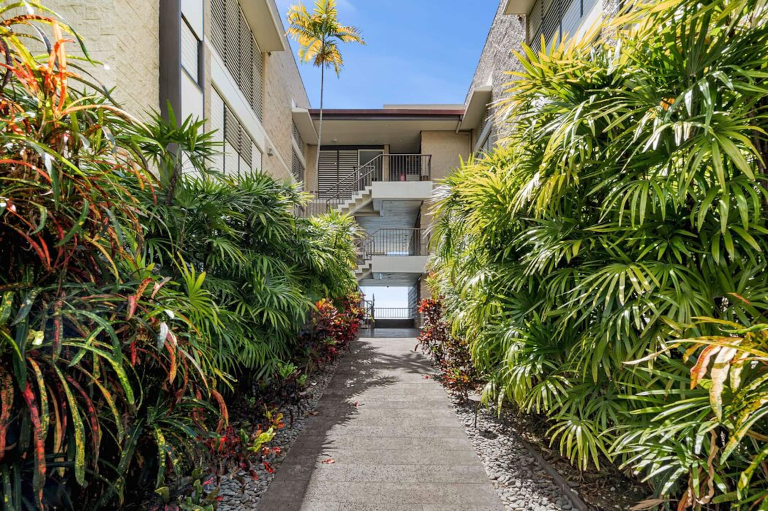 Condo in Kailua-Kona · ★4.67 · 2 bedrooms · 2 beds · 2 baths - Image 19