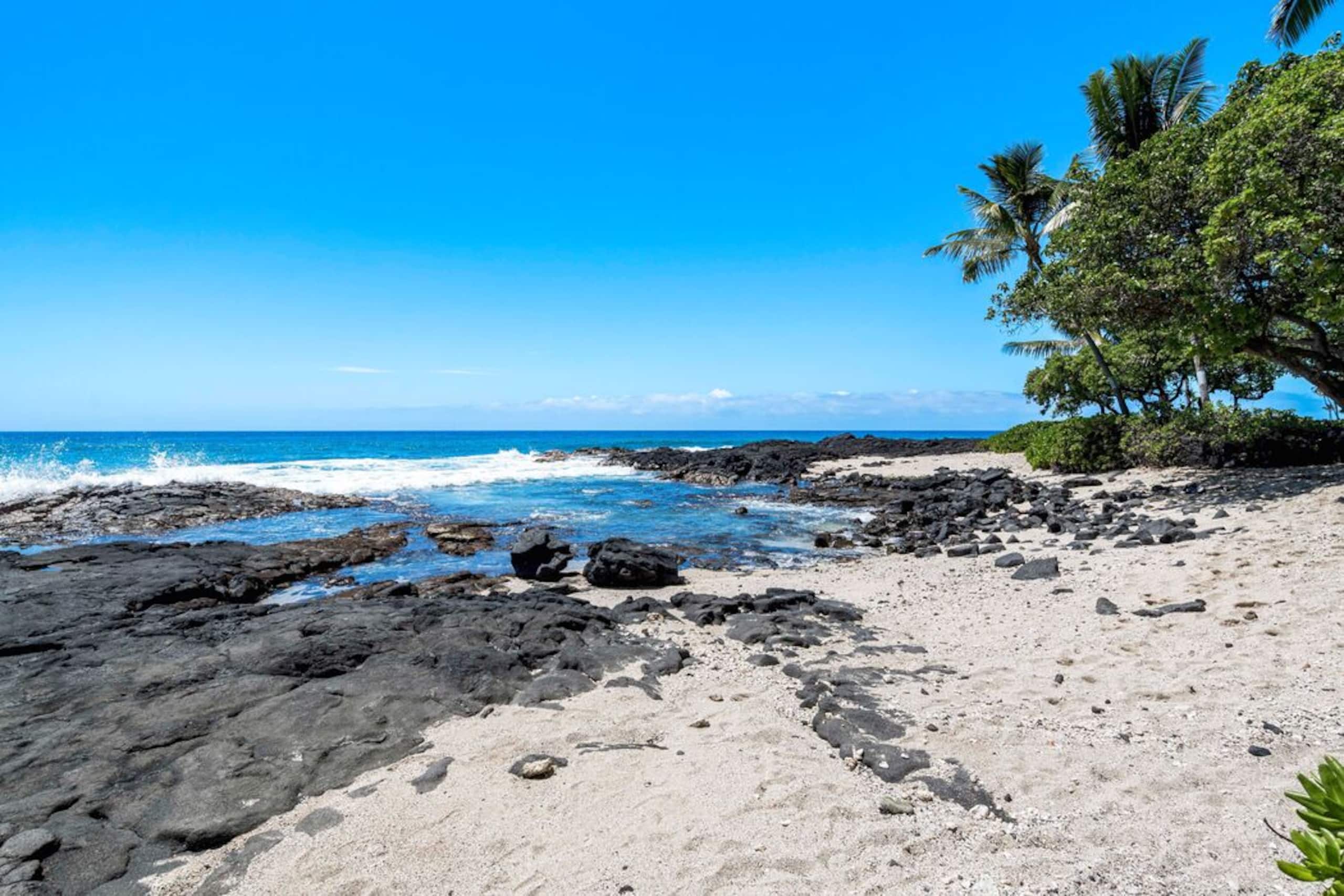 Condo in Kailua-Kona · ★4.67 · 2 bedrooms · 2 beds · 2 baths - Image 20