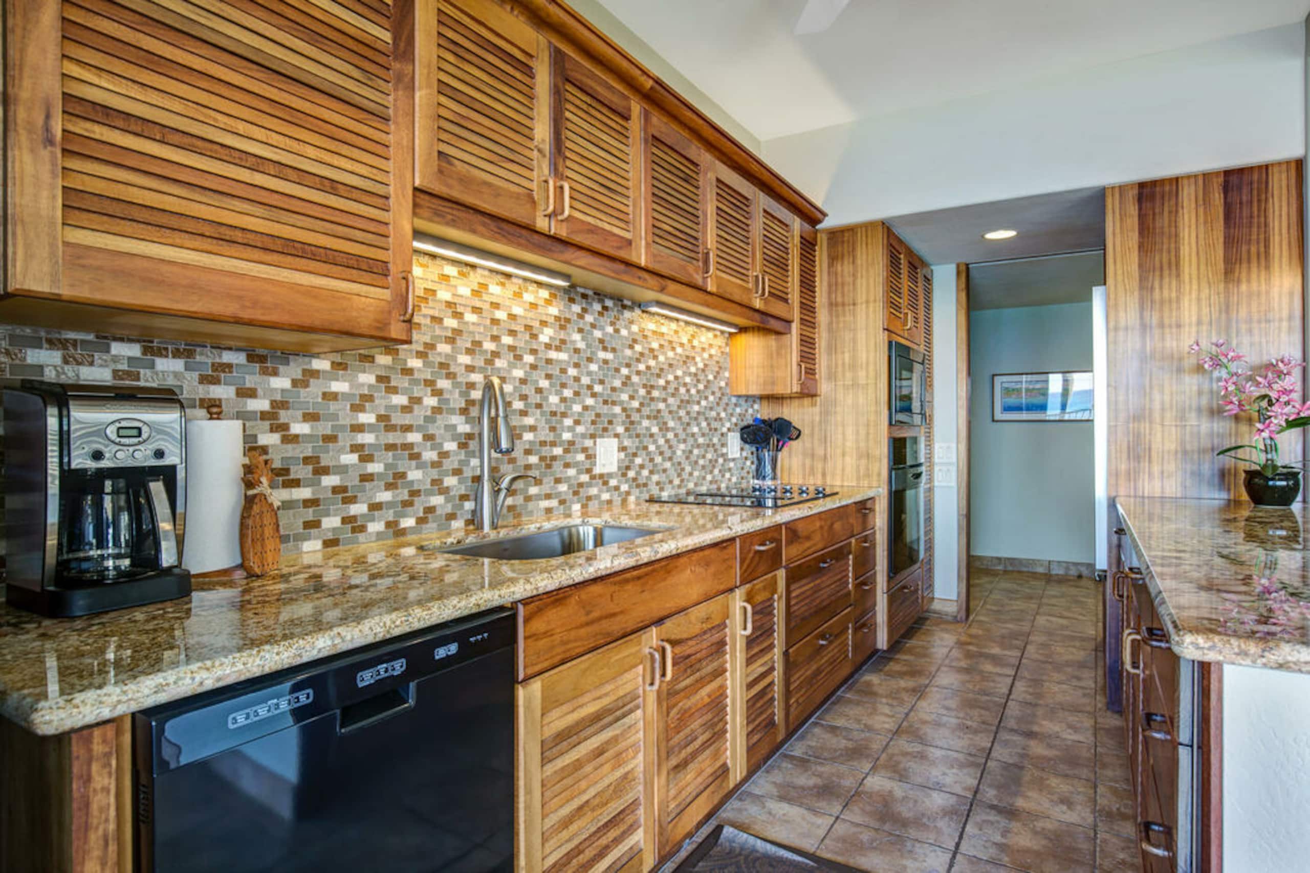Condo in Kailua-Kona · ★4.67 · 2 bedrooms · 2 beds · 2 baths - Image 5