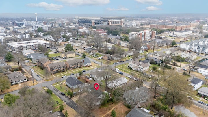4th Quarter Retreat | In The Heart Of Tuscaloosa - Tuscaloosa, AL